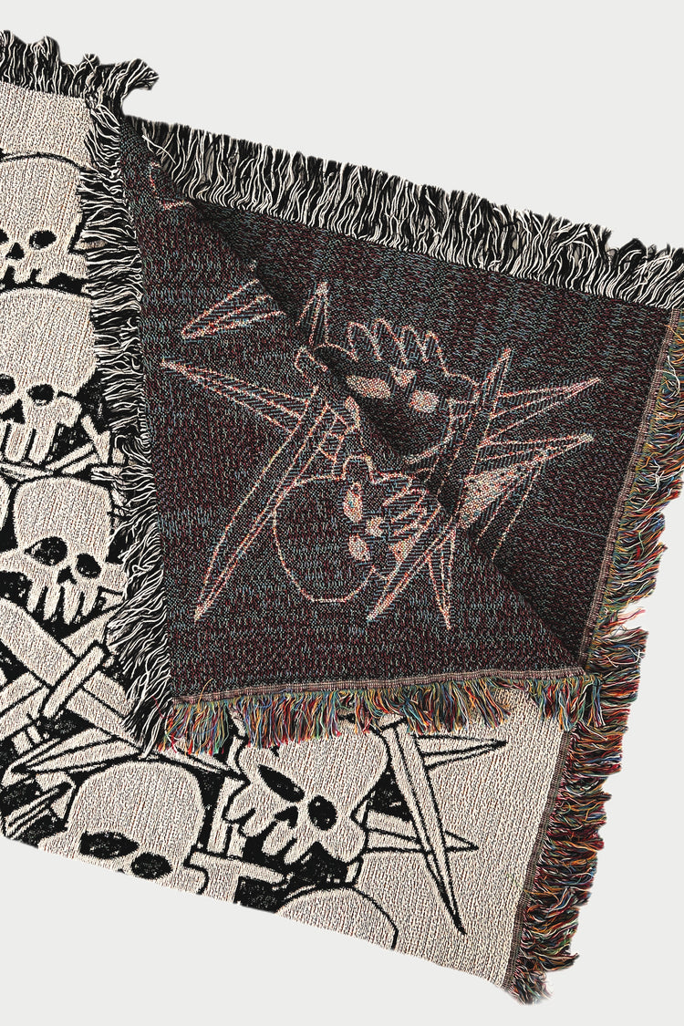 Dagger Skull Throw