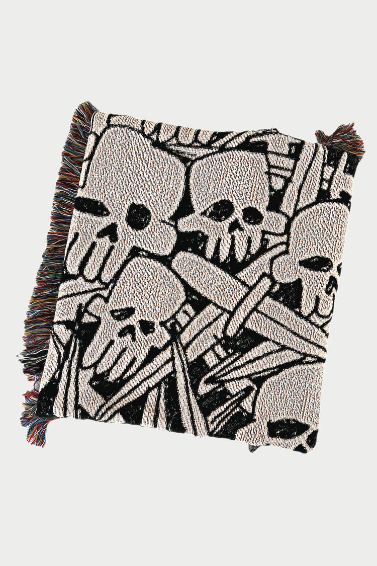 Dagger Skull Throw